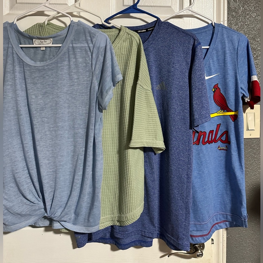 Bundle of 4 tops